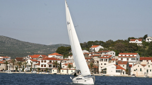 YachtABC - Maestral - Croatia - Bavaria Cruiser 41 - 3 cab.